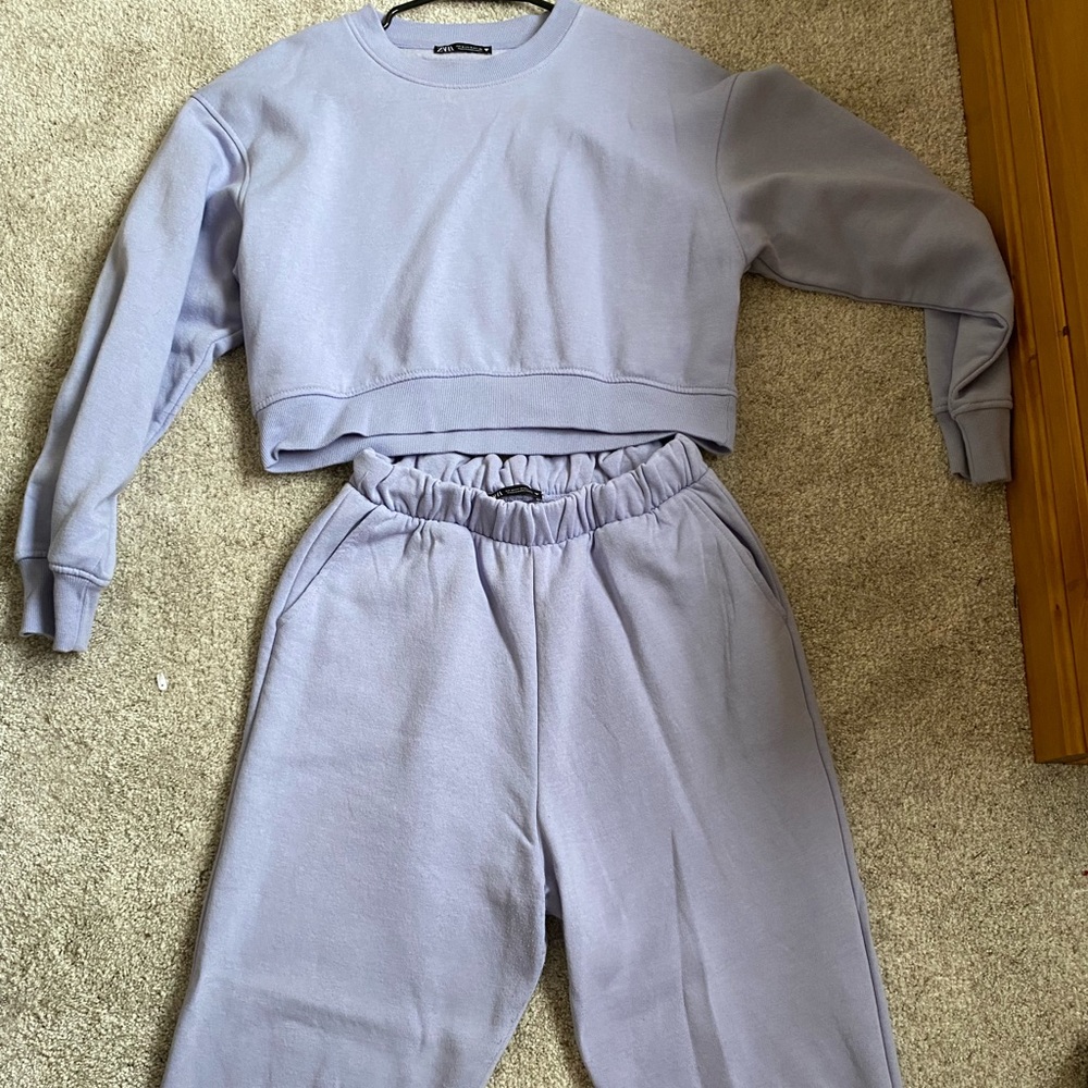 Cropped crew neck sweatshirt & sweatpants set